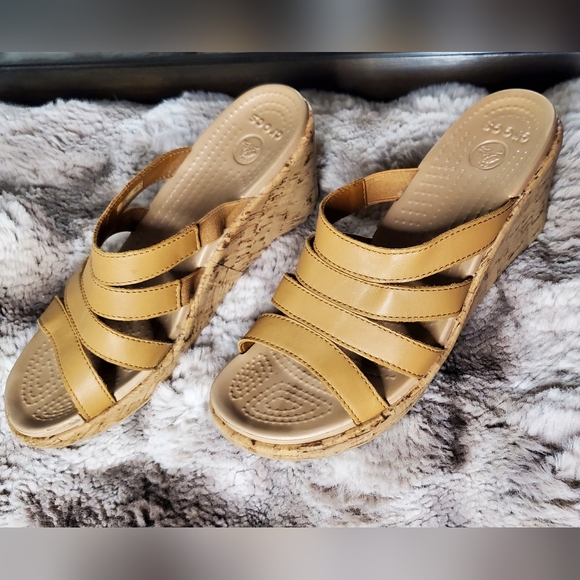 CROCS Aleigh Leather Wedge Sandal Women’s Size:W8 - Picture 2 of 10